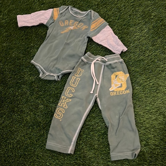 Vintage Style Infant Oregon Ducks Set - Bodysuit and Sweatpants - Picture 1 of 5